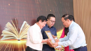 Trao giải thưởng cuộc thi sáng tác "Trang sách tôi yêu"
