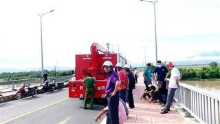 Truy tìm người bỏ xe máy trên cầu Dinh Ông lúc nửa đêm