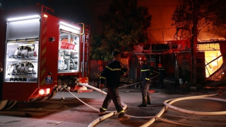 Quán "hát cho nhau nghe" bùng lửa, thiêu rụi nhiều nhà, kiot lân cận