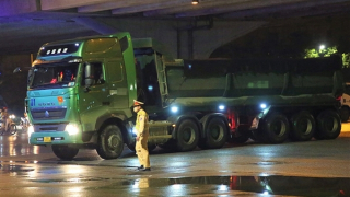 Tài xế chở quá tải liên tục gọi điện cầu cứu người thân