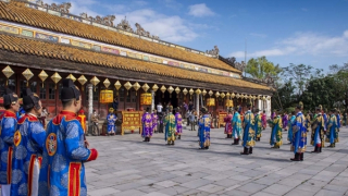 Thưởng, phạt bằng “tư”