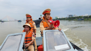 Bám sát địa bàn, tích cực giúp dân ứng phó bão số 4