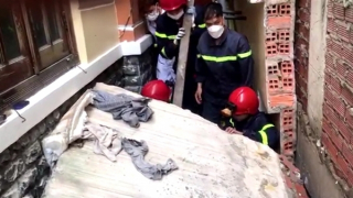 Cứu sống người đàn ông bị bức tường lớn đổ sập chôn vùi