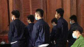 Một tiếng nẹt pô, 7 người lãnh 65 năm tù