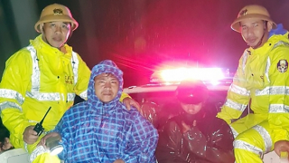 Người dân được mời ăn nghỉ, trú tránh bão trong trạm CSGT