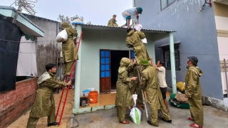 Ứng trực 100% quân số, chủ động phòng chống bão và giúp dân