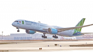 Hàng không hủy cả trăm chuyến bay do ảnh hưởng bão Noru