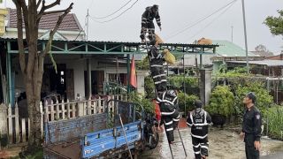 Cảnh sát cơ động Trung Bộ tham gia giúp người dân ứng phó bão số 4