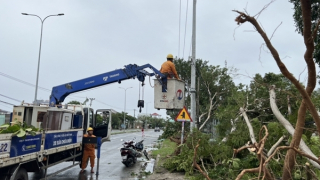 Bão Noru gây gián đoạn cấp điện tại nhiều tỉnh, thành phố