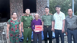 Công an xã vận động 30 triệu đồng giúp vợ liệt sĩ hoàn thiện ngôi nhà dang dở