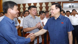 Chủ tịch Quốc hội Vương Đình Huệ tiếp xúc cử tri tại Hải Phòng