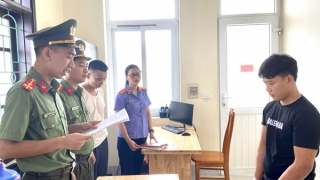 Khởi tố đối tượng tổ chức cho người khác ở lại Việt Nam trái phép