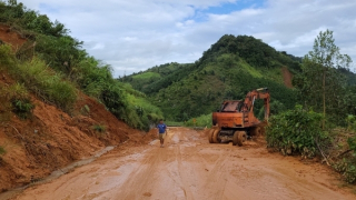 Khắc phục sạt lở hàng nghìn khối đất, đá trên đường Hồ Chí Minh