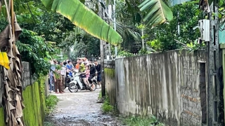 Xe tang vướng dây điện khiến 2 người tử vong