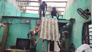 Sát cánh cùng người dân khắc phục hậu quả bão, lũ