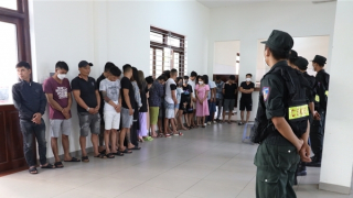 40 nam nữ “dính” ma túy trong quán karaoke