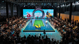 VinFast chính thức bàn giao xe máy điện EVO200