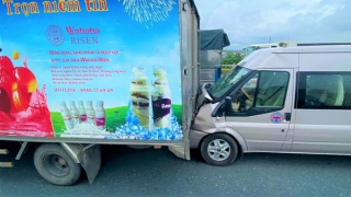 Cầu Thanh Trì ùn tắc giữa trưa do 3 ôtô "dồn toa"