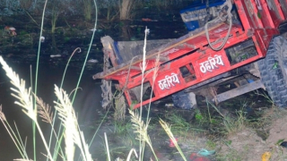 Xe chở khách hành hương rơi xuống ao, 26 người thiệt mạng