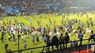 Bạo loạn sau trận bóng ở Indonesia, 127 người chết