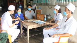 Củng cố lực lượng y tế cơ sở để ngăn dịch bệnh bùng phát