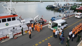Đưa 13 thi thể người Trung Quốc trên tàu WU ZHOU 8 về Vũng Tàu