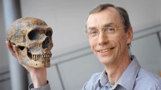 Nối tiếp cha, nhà khoa học Thụy Điển đoạt giải Nobel Y sinh 2022