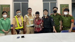 Kẻ cướp giật điện thoại sa lưới vì "dấu vết lông ngỗng