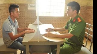 Tạm giữ lái xe ô tô chống người thi hành công vụ