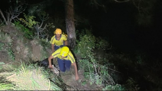 Xe chở khách đám cưới lao xuống vực sâu khiến 25 người chết