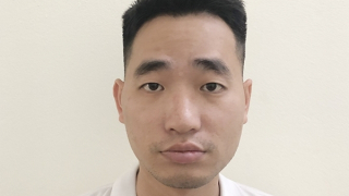 Đánh bạc thua hơn 8 tỷ đồng, nhân viên showroom ôtô lừa tiền của khách