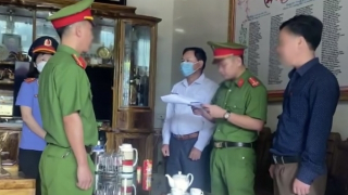 Hai Chủ tịch xã và Giám đốc công ty lập khống hồ sơ xây dựng nhà văn hoá