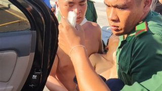 Kịp thời cứu nạn một thiếu niên đuối nước khi tắm biển