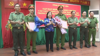 Tỉnh ủy Phú Yên khen thưởng Công an triệt xóa đường dây đánh bạc