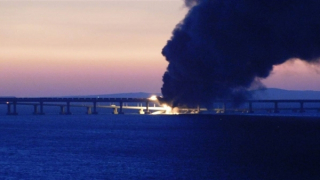 Nga phong tỏa cầu Crimea, xác nhận bị đánh bom xe