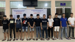 Hẹn đối thủ “huyết chiến” nhưng không gặp, đập phá ô tô người đi đường