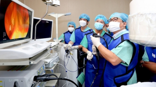 Kỹ thuật nội soi gan mới cứu cụ bà 74 tuổi