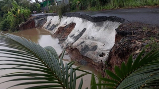 Sạt lở huyện lộ 54B, giao thông nông thôn ở Tiền Giang bị chia cắt