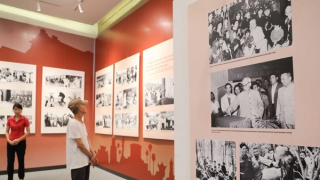 Triển lãm "Chủ tịch Hồ Chí Minh với Thủ đô Hà Nội"