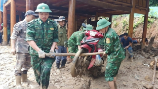 Bản làng trên vai người lính