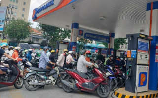 Đề xuất hỗ trợ chi phí vận chuyển xăng dầu giờ cao điểm