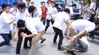 Mâu thuẫn trong lúc đá bóng, một sinh viên bị đánh thương tích