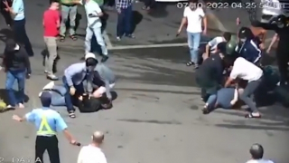 Đến nghĩa trang nhận ba lô "đồ quý" rồi đi xe khách vào TP Hồ Chí Minh