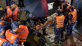 Đưa 4 bệnh nhân ở đảo Lý Sơn vào đất liền cấp cứu kịp thời