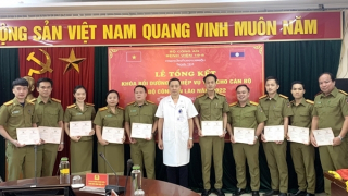 Tổng kết khoá bồi dưỡng nghiệp vụ y tế cho cán bộ Bộ Công an Lào