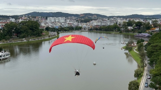 Dù lượn bay tham quan Đà Lạt trên không