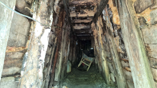 Rùng mình những địa đạo "vàng tặc" trong núi