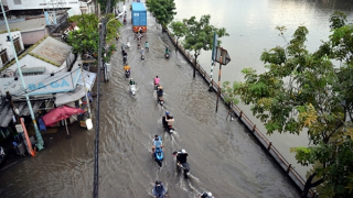 Mưa to từ Đà Nẵng đến Bình Thuận, Nam Bộ gặp triều cường