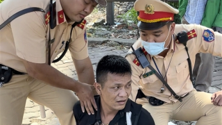 Đối tượng mang ma túy "than khổ" khi bị CSGT bắt