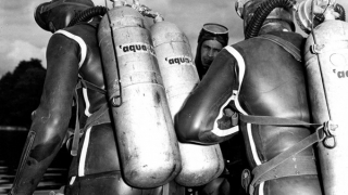 “Cha đẻ” của bơi chiến đấu Mỹ